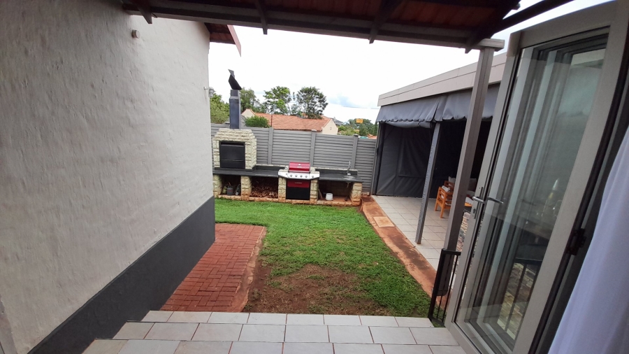 3 Bedroom Property for Sale in Safari Gardens North West